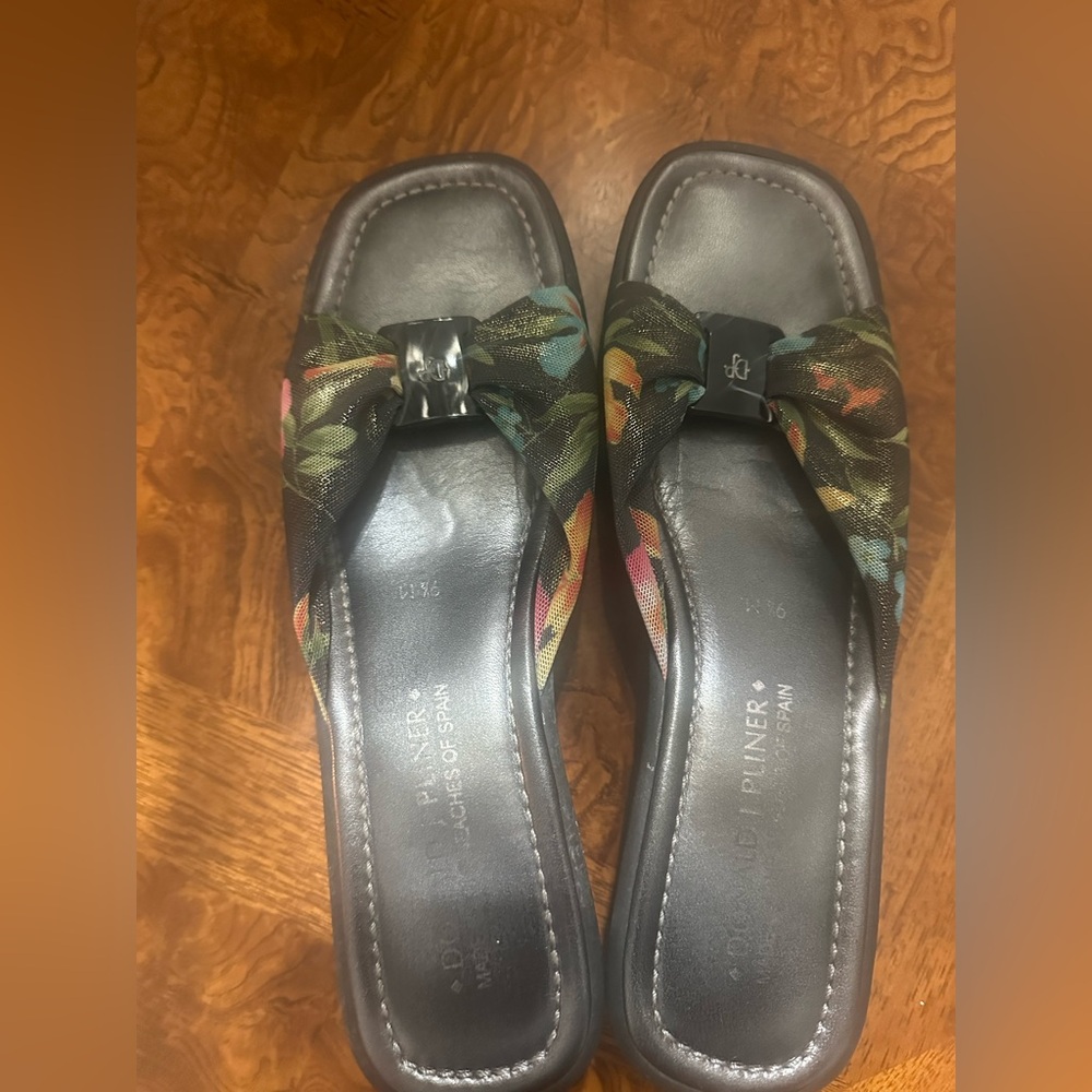 Donald J. Pliner Black Mules Sleek Comfortable Design